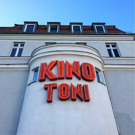 Ueber Dem Kino Toni *