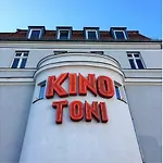 Ueber Dem Kino Toni *